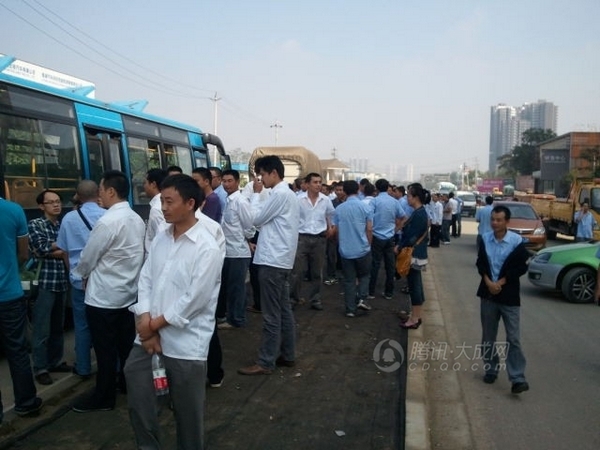 Забастовка таксистов. Город Чэнду провинция Сычуань. 15 сентября 2011 год. Фото: Тэнсюнь