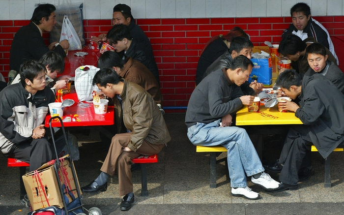 Каждую секунду 1300 китайцев едят лапшу быстрого приготовления. Фото: LIU JIN/AFP/Getty Images