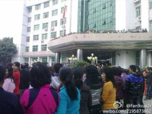 Тысячи китайцев протестуют против неэкологической электростанции