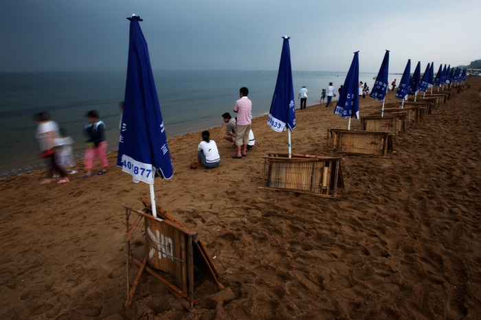 Бэйдайхэ — общественный пляж и место тайных собраний партийной элиты. Фото: Getty Images
