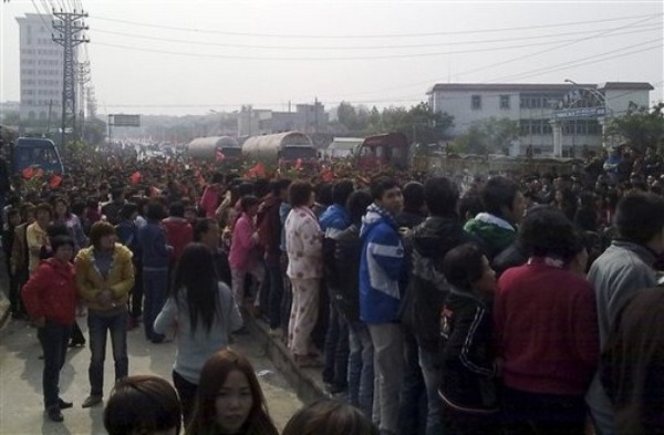 На юге Китая продолжаются многотысячные протесты против экологического загрязнения