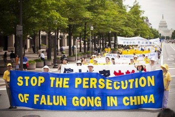 WikiLeaks: представителя NASDAQ задержали в Китае за поддержку Фалуньгун