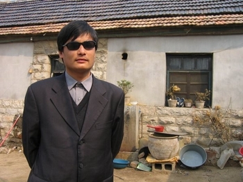 Слепой китайский адвокат-правозащитник Чэнь Гуанчэн ускользнул из рук полиции