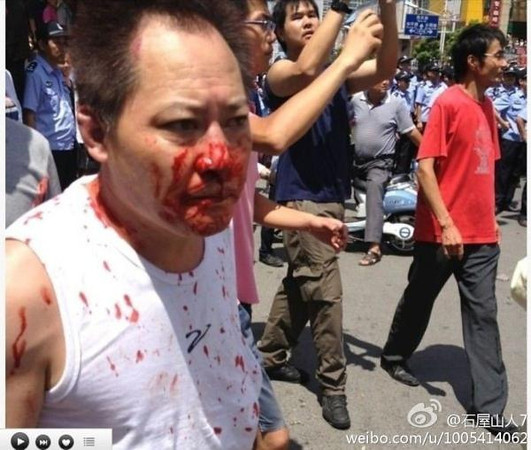 Протесты в городе Цидун провинции Цзянсу. Июль 2012 год. Фото с epochtimes.com