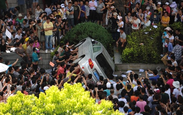 Протесты в городе Цидун провинции Цзянсу. Июль 2012 год. Фото: PETER PARKS/AFP/GettyImages