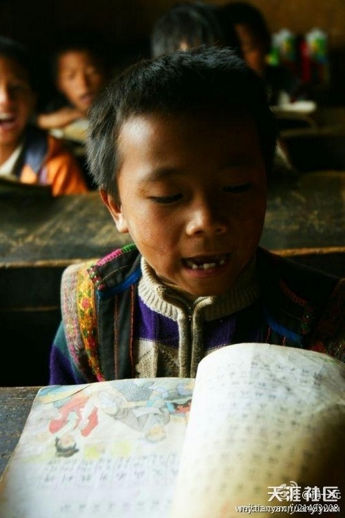 Дети из китайских районов, которых не коснулось «экономическое чудо»