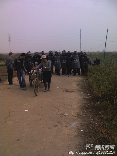Крестьяне вступили в бой с полицией на востоке Китая