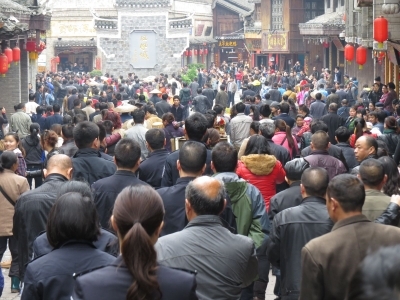 Протесты местных жителей древнего города Фэнхуан. Апрель 2013 год. Фото с epochtimes.com