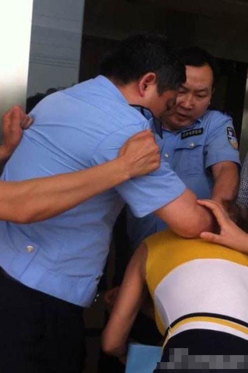 В Китае полиция похитила психиатра, который занимается Фалуньгун