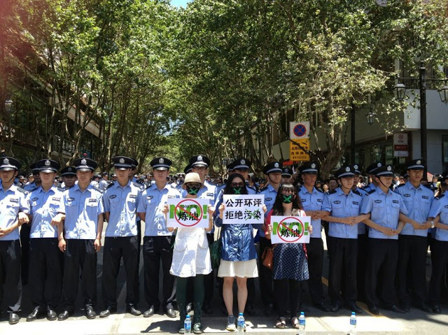 Протесты в городе Куньмине провинции Юньнань. Май 2013 года. Фото с epochtimes.com