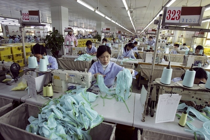 Треть рабочих и клерков в Китае работают более 10 часов в день. Фото: Cancan Chu/Getty Images