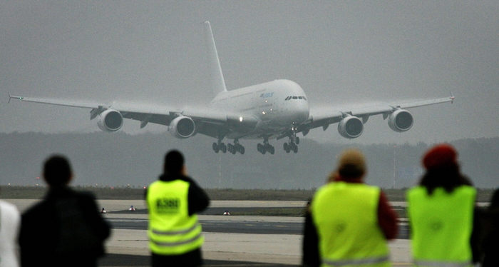 Загадочный возврат авиарейса с полпути в США назад в Пекин вызвал бурю обсуждений