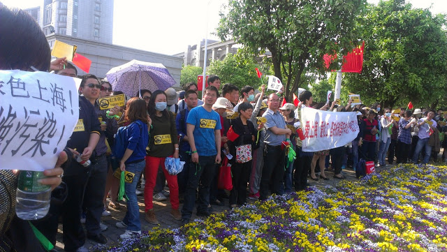 Протест в защиту экологии. Шанхай. Май 2013 год. Фото с molihua.org