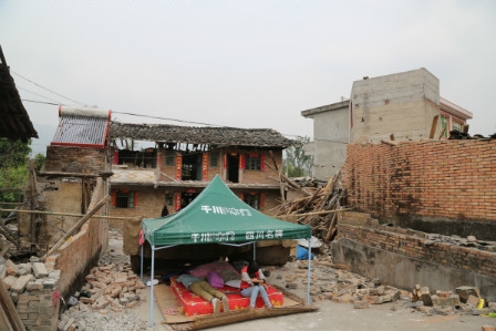 Пострадавшие от землетрясения в Китае нуждаются в помощи