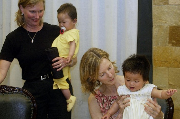 Американцы усыновили более 100 тысяч китайских детей. Фото: PETER PARKS/AFP/Getty Images