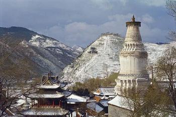 Монастырь в г. Тайхуай, расположенном в сердце священных гор Утай-Шань.  Фото:  secredsites.com