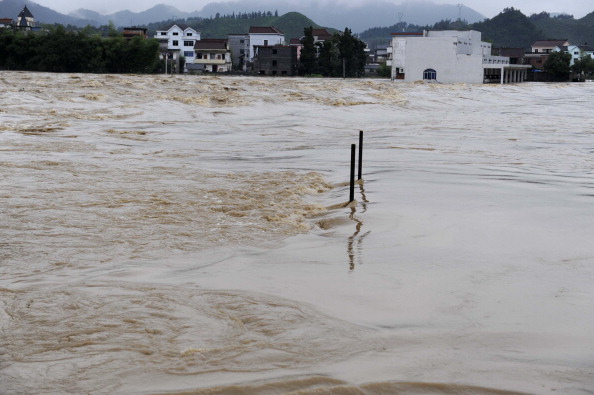 В КНР из-за наводнения погибло более 100 человек