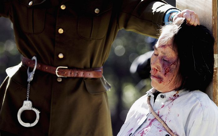 Сцены бесчеловечных пыток, которым подвергаются последователи Фалуньгун в Китае, показывают их друзья в Сиднее с целью остановить жестокое преследование со стороны компартии Китая 20 июля 2005 года. Фото: Ian Waldie/Getty Images
