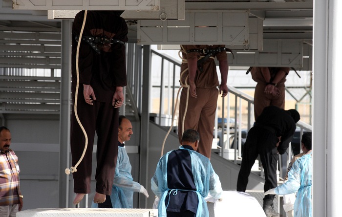 В столице Кувейта 1 апреля 2013 г. была проведена экзекуция троих осуждённых убийц. Это первая казнь в Кувейте с мая 2007 г. Фото: YASSER AL-ZAYYAT/AFP/Getty Images
