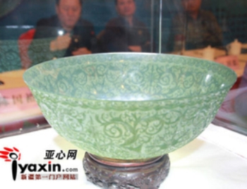 В Книгу рекордов Гиннеса внесена самая тонкая нефритовая чаша из Китая