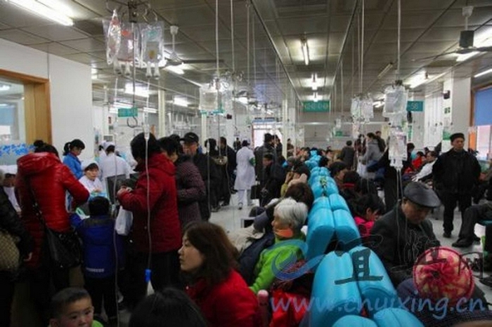 В Китае врачи ради наживы масштабно злоупотребляют капельницами. Фото с epochtimes.com