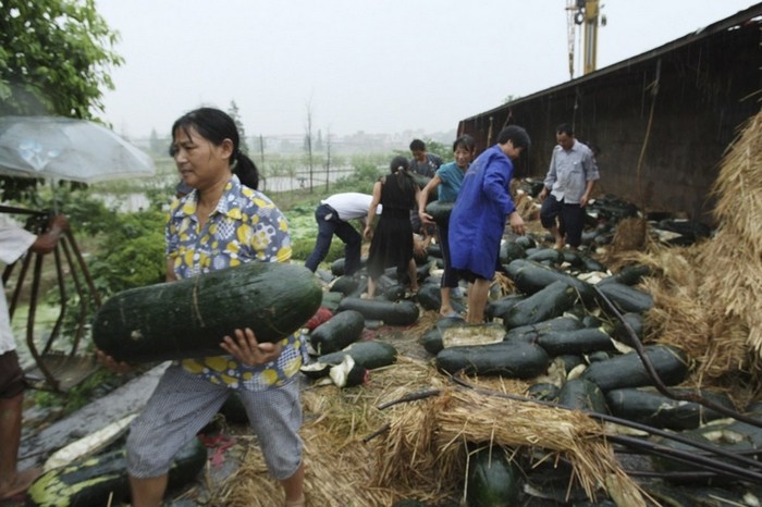 Мародёрство в местах ДТП в Китае. Фото с epochtimes.com