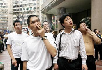В Китае проживает более 300 миллионов курильщиков. Фото: Getty Images