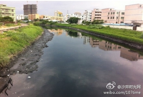 Уровень загрязнения реки Маочжоу достиг самой высшей пятой степени. Фото с epochtimes.com
