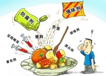 Распространяемая китайскими блогерами иллюстрация, показывающая, сколько разных химических добавок находится в китайских продуктах