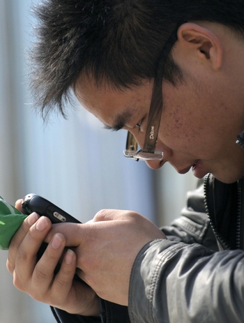 На китайских заводах в смартфоны ставят вредоносные программы