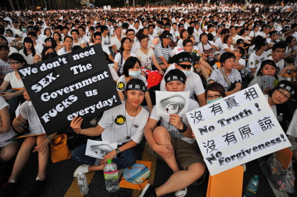 Внимание китайцев с материка привлекли массовые протесты в Тайване