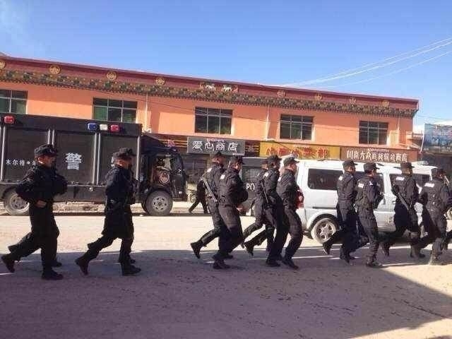 Китайская полиция открыла огонь по тибетским монахам. Есть раненые