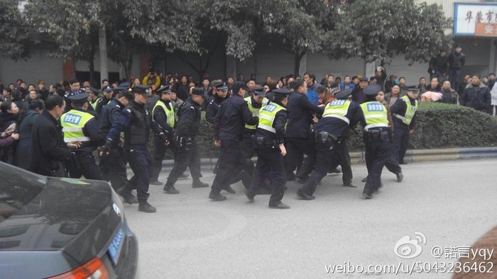 В Китае не утихают протесты крестьян против действий чиновников