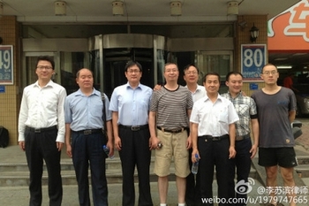 Адвокаты, которые не побоялись давления со стороны режима и взялись защищать сторонников Фалуньгун в суде. Фото с epochtimes.com
