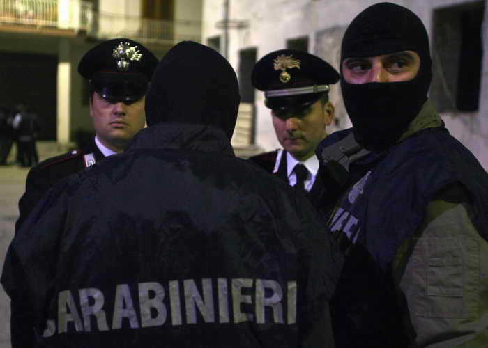 По сообщению пресс-секретаря полиции, в пятницу, 12 июля, в пяти провинциях Италии было арестовано в общей сложности 38 человек — членов мафиозных групп. Фото: MARIO LAPORTA/AFP/Getty Images
