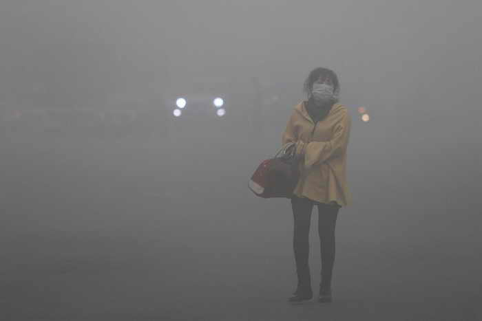 Китай — самый главный загрязнитель планеты. Смог в Китае. Уменьшить выбросы сажи, метана и других газов призывают учёные. Фото с epochtimes.com