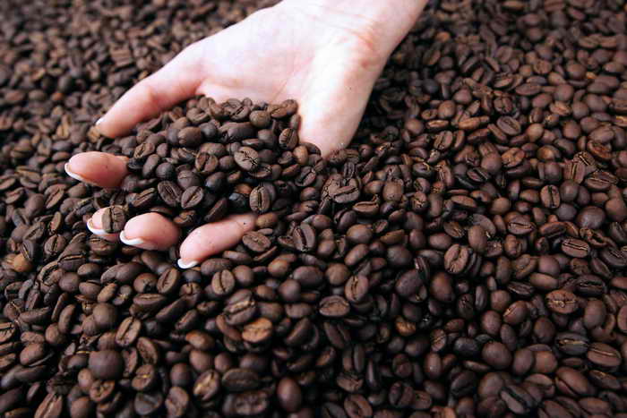 Употребление кофе не обезвоживает организм. Фото: JEAN-CHRISTOPHE MAGNENET/AFP/Getty Image