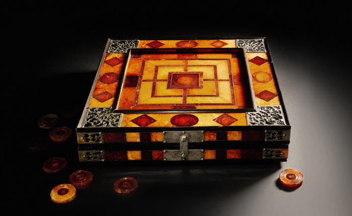 SOTHEBY’S выставит на торги янтарную настольную игру XVII века