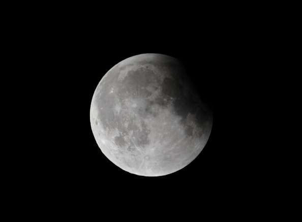 Последнее полное лунное затмение в этом году. Следующее произойдет только в 2014 году