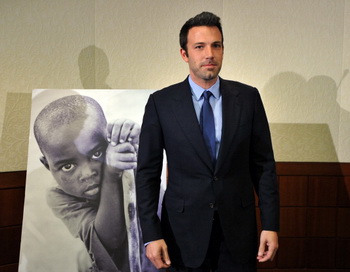 Американский актер Бен Аффлек прибыл на дискуссию с экспертами по вопросу, что может быть сделано для усиления внешней политики США в Демократической Республике Конго. Вашингтон, 30 ноября 2010 года. Фото: JEWEL SAMAD/AFP/Getty Images