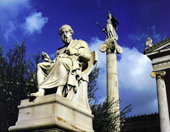Сократ. Скульптура в Греции. Фото сайта poedem.ru