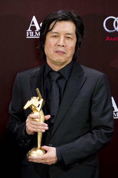 Вручение призов азиатским фильмам. Южнокорейский режиссер Чан Дон Ли на вручении призов азиатским фильмам. Фото: Victor Fraile/Getty Images