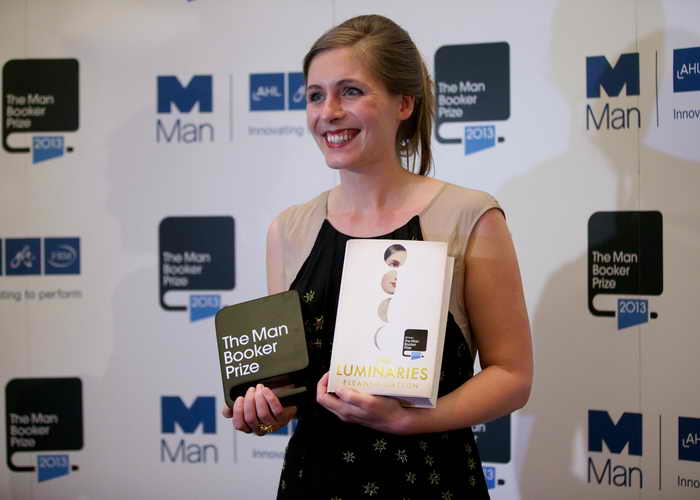 Престижную британскую премию на английском языке в области литературы The Man Booker Prize за 2013 год получила молодая писательница из Новой Зеландии Элеонора Каттон за роман «Светила». Фото: ANDREW COWIE/AFP/Getty Images