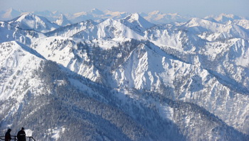 Австрийские Альпы отрезаны от остальной части страны. Фото: CHRISTOF STACHE/AFP/Getty Images 