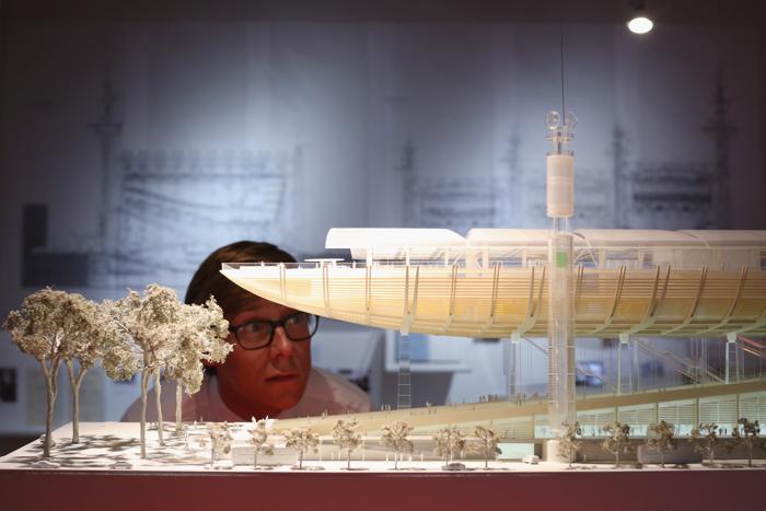 Архитектор Ричард Роджерс представил выставку «Наизнанку»