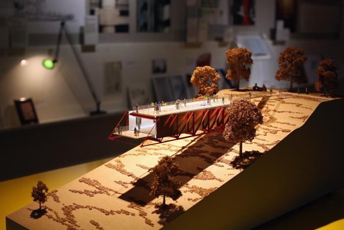Архитектор Ричард Роджерс представил выставку «Наизнанку»