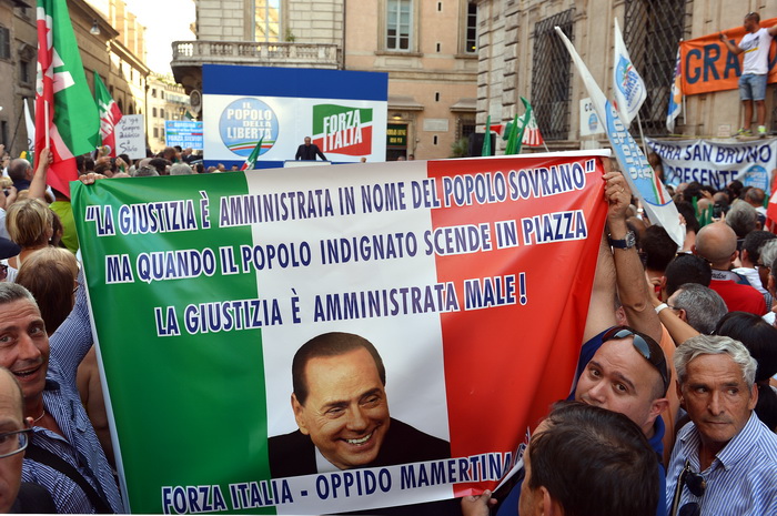 Политики в Риме спорят об амнистии для Берлускони