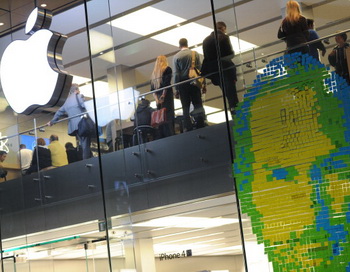 Стиву Джобсу,  основателю корпорации Apple, в  пятницу, 24 февраля, исполнилось бы 57 лет. Фото: CHRISTOF STACHE/AFP/Getty Images
