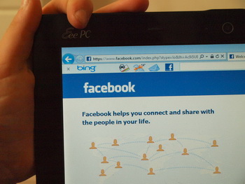 Каким образом Facebook и др. влияют на подростков. Фото: Хава Тор/Великая Эпоха (The Epoch Times) 