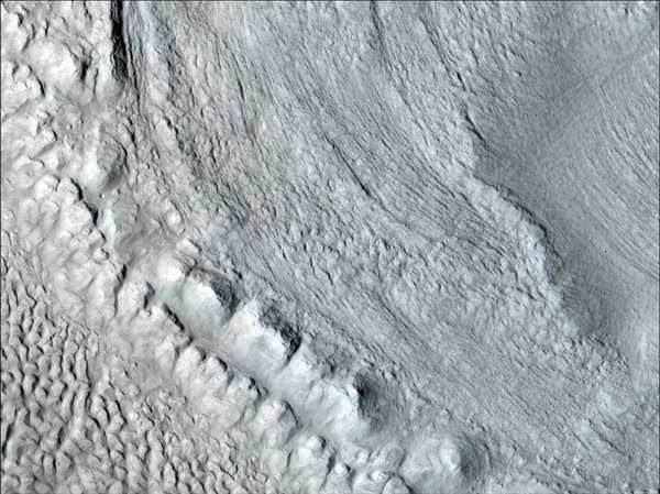Марс. Марсианский ледник. Фото: NASA/JPL/University of Arizona